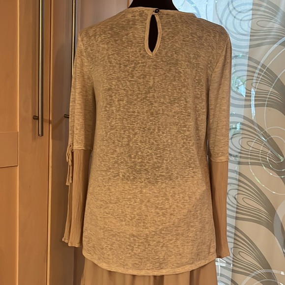 Altar’s State top - Picture 6 of 8